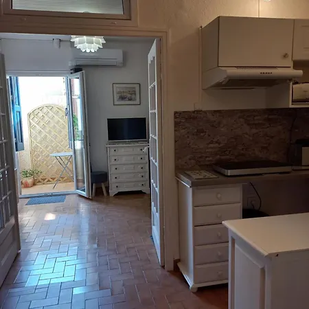 Studio De 2 Pieces, Calme, 1er Etage * Port Vendres